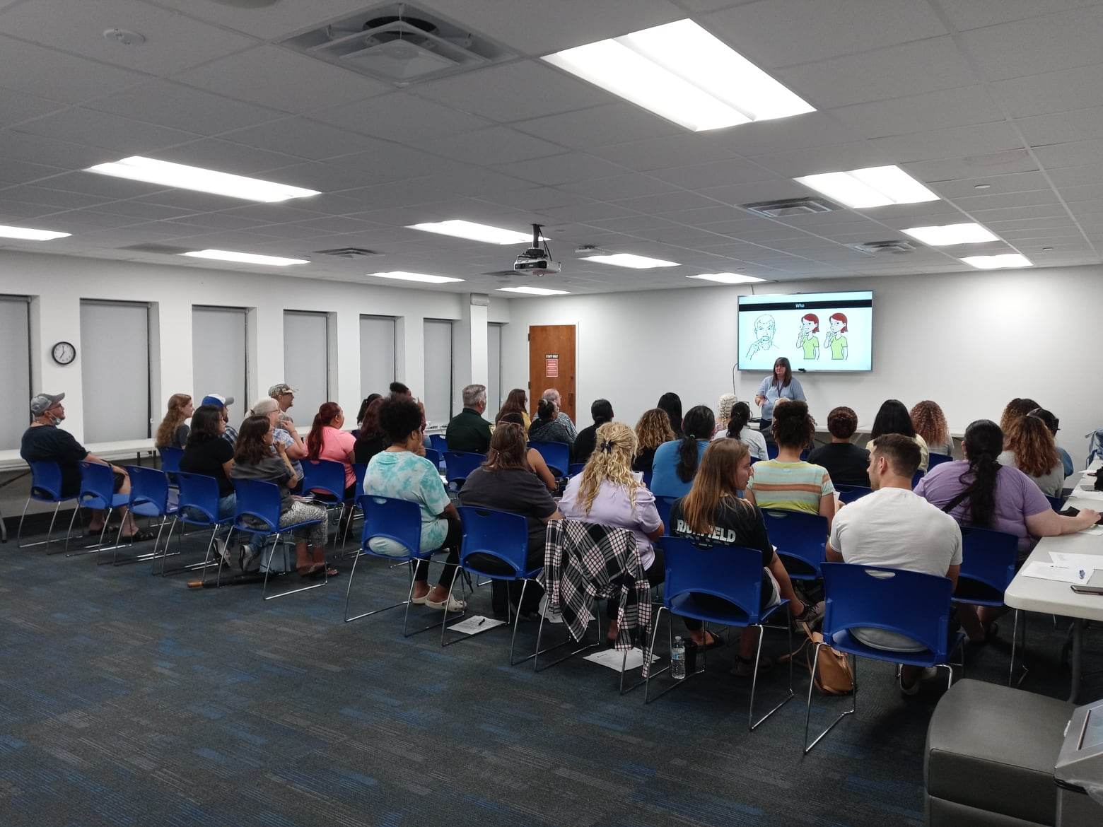 A large crowd of attendees at an American Sign Language for Beginners class